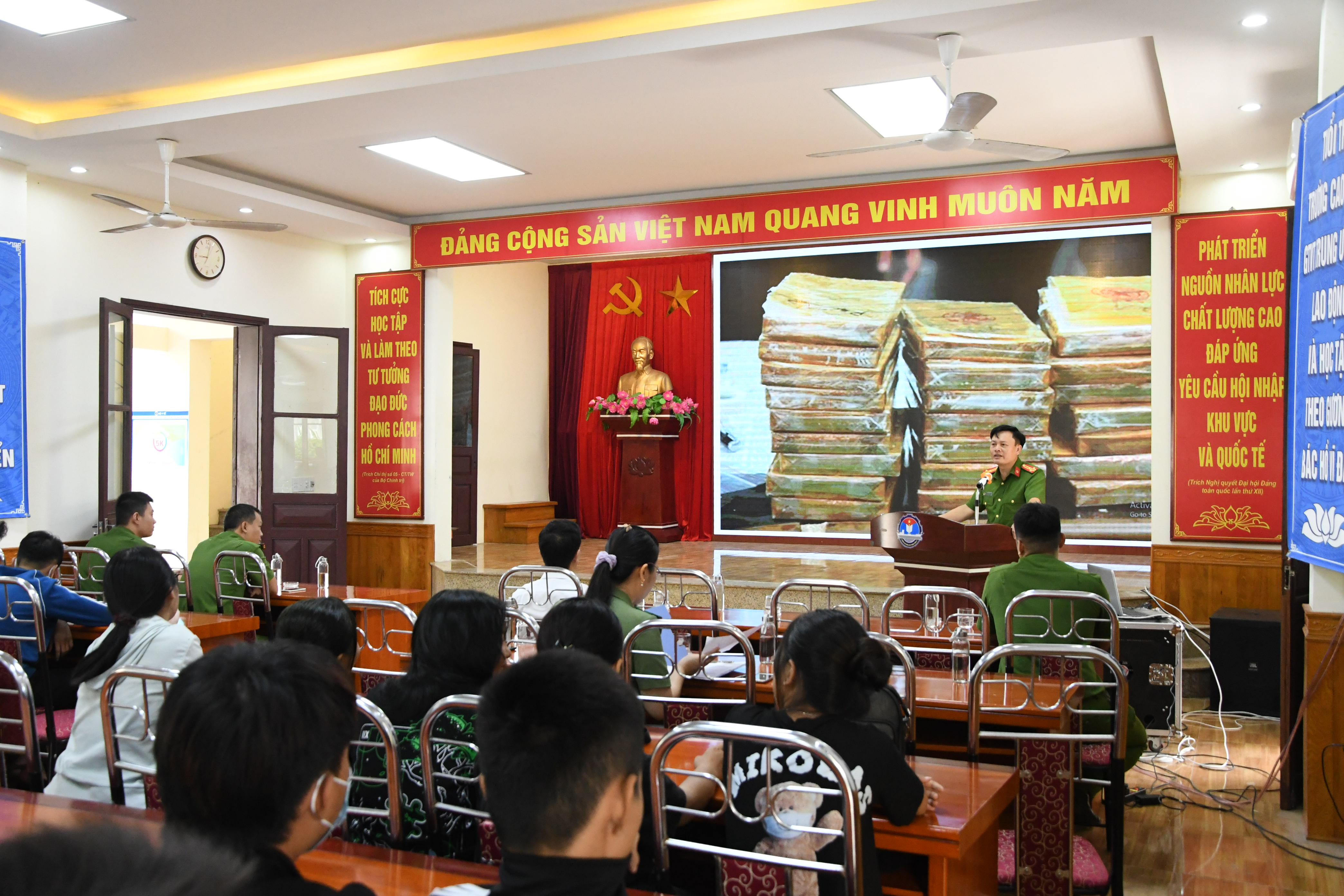 Công an huyện An Dương : Tuyên truyền phổ biến về ANTT tại Trường Cao đẳng GTVT Trung ương II